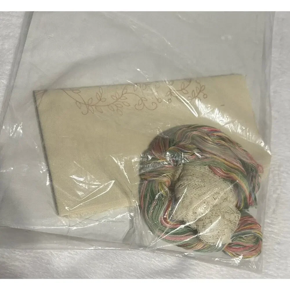 Vintage Candamar Something Special Crewel Coral Ribbon Pillow Kit 40205 14x14